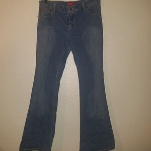 Women's slightly flared jeans.
